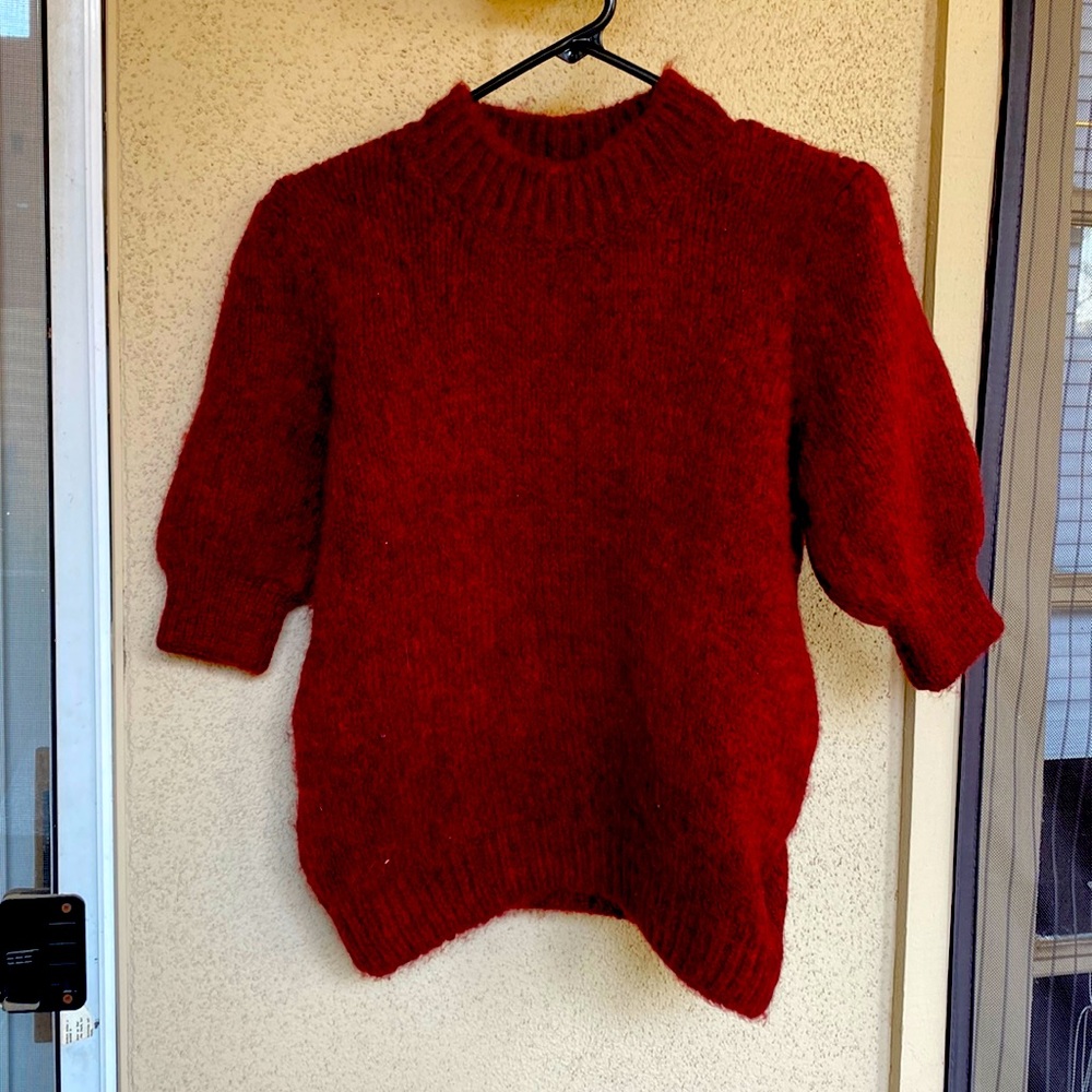 Beautiful burgundy fitted short sleeved , turtle kneck sweater